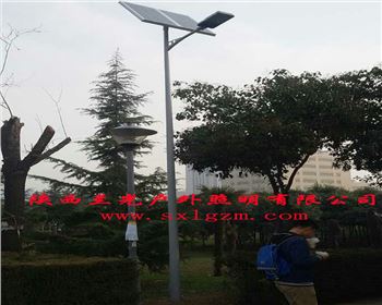 陜西太陽能路燈-陜西省西安市政法大學路燈照明工程
